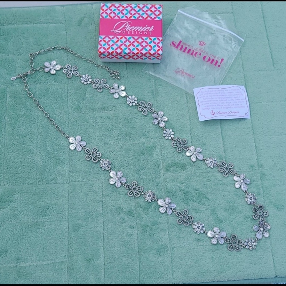 Premier Designs Garden Party necklace
